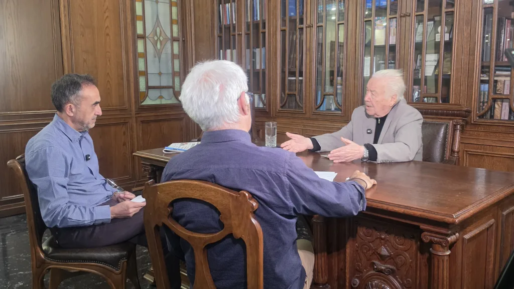 Ο θρύλος της Πάτρας Γιαννάκης Λαμπρόπουλος στην «Π»: «Με ποδαρόδρομο και ουζάκι ζεις… αιώνια»!
