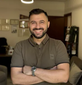 Ανήλικοι εκτός ελέγχου: Μιλά στην «Π» ο ψυχολόγος Αντώνης Καλέντζης Ανήλικοι εκτός ελέγχου: Μιλά στην «Π» ο ψυχολόγος Αντώνης Καλέντζης
