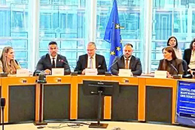 «Σε κίνδυνο τα στοιχεία μας»