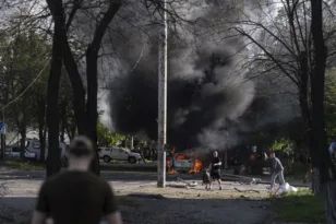Ουκρανία: Νέες ρωσικές επιθέσεις λίγες ώρες μετά την κατάπαυση του πυρός