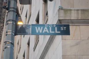 Wall Street: Το διπλωματικό θρίλερ με το Ιράν στέλνει τους δείκτες σε νέα ρεκόρ
