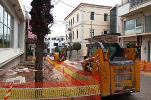 Αίγιο: Νέα εστία «φωτιάς» στη Μητροπόλεως λόγω λάθους στους κυβόλιθους