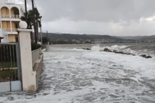 Πάτρα: Σημαντική εκκρεμότητα το έργο για τη διάβρωση των ακτών από Μονοδένδρι έως Τσουκαλέικα