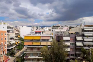 Βραχυχρόνιες μισθώσεις: Μείωση των ενεργών ΑΜΑ στο κέντρο της Αθήνας