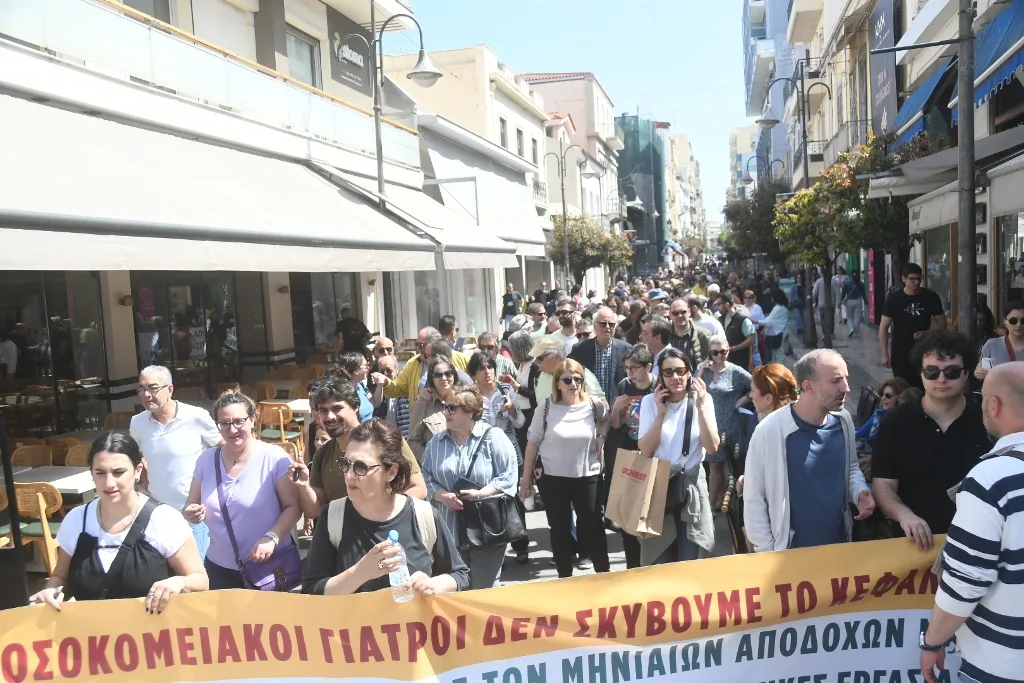 Πάτρα: Η δημοτική αρχή στη συγκέντρωση στο πλαίσιο της Πανδημοσιοϋπαλληλικής απεργίας