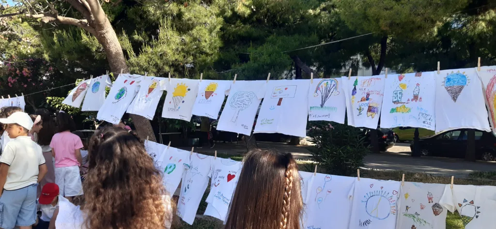 Πάτρα: Η πλατεία Υψηλών Αλωνιών γέμισε χρώματα και παιδικά τραγούδια ΦΩΤΟ