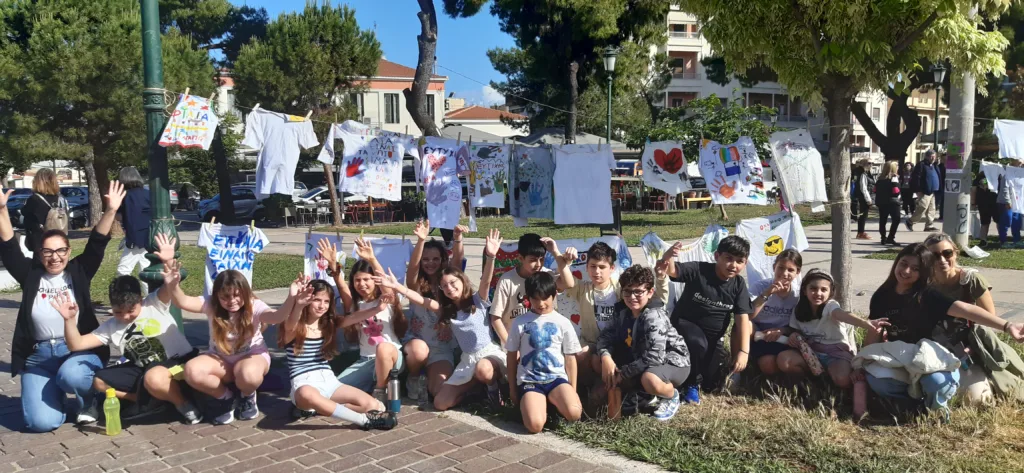 Πάτρα: Η πλατεία Υψηλών Αλωνιών γέμισε χρώματα και παιδικά τραγούδια ΦΩΤΟ