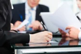 Τέλος σε δεκάδες δικαιολογητικά στο Δημόσιο – Υπεύθυνη δήλωση αντί για πιστοποιητικά