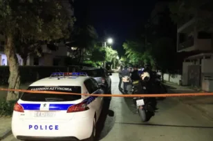 Οικογενειακή τραγωδία στον Χολαργό: Εκτός κινδύνου η 53χρονη που πυροβολήθηκε από τον σύζυγό της, αυτοκτόνησε ο δράστης