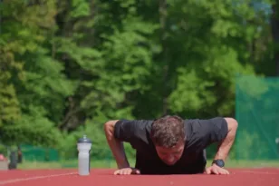 Κάνετε πάνω από 40 push-ups; Τι μπορεί να δείχνει αυτό για την καρδιά σας