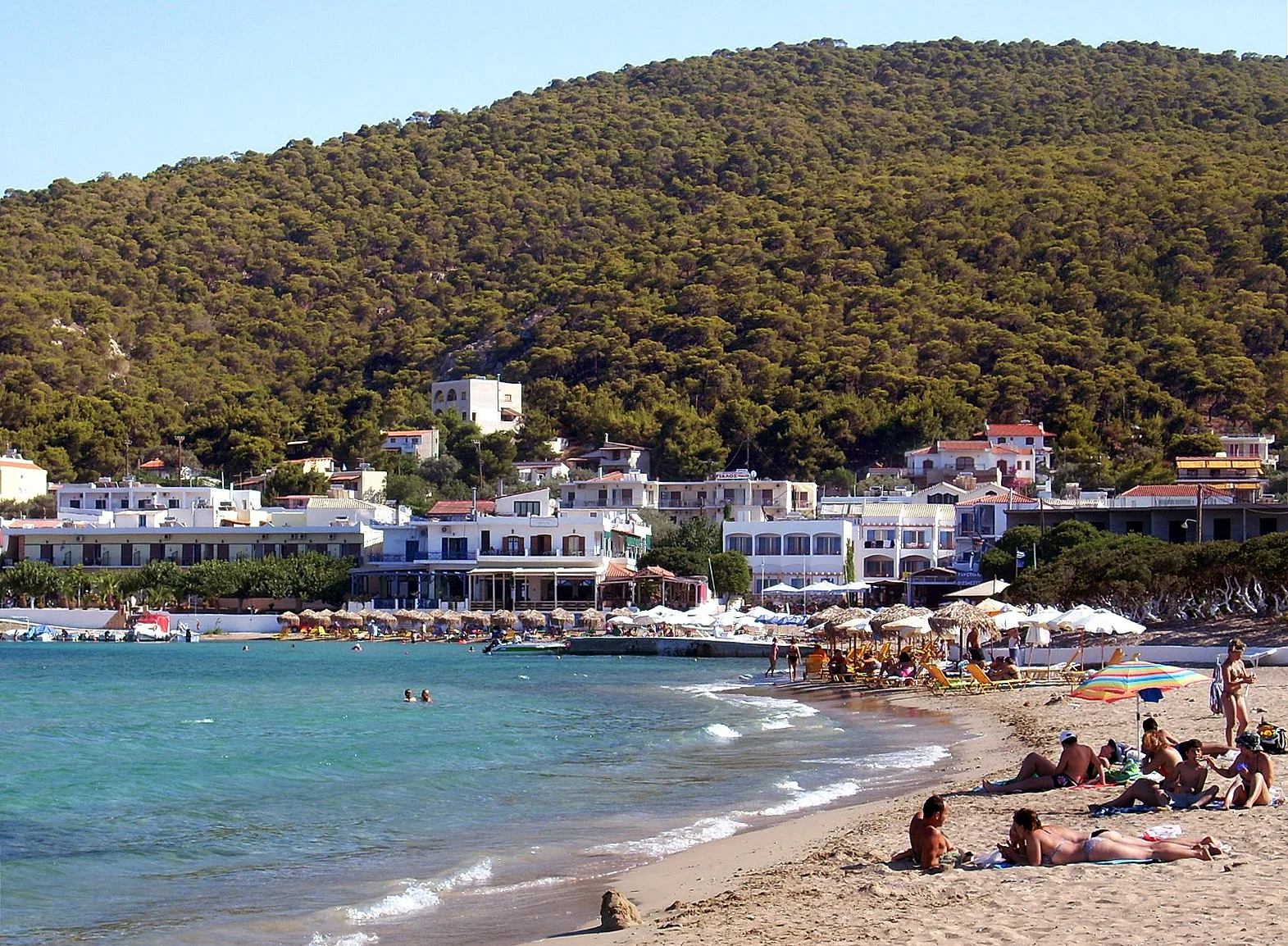 Πρώτο καλοκαιρινό ταξίδι: 6 μέρη στην Ελλάδα για θάλασσα, βόλτες και χαλάρωση Πρώτο καλοκαιρινό ταξίδι: 6 μέρη στην Ελλάδα για θάλασσα, βόλτες και χαλάρωση