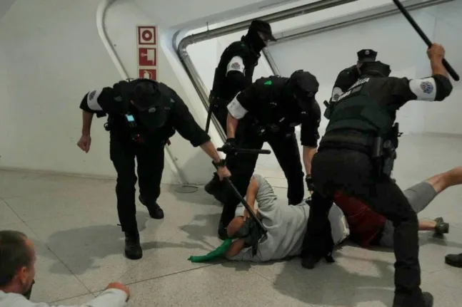Μπιλμπάο: Επεισόδια στο αεροδρόμιο κατά την επιστροφή ακτιβιστών του στολίσκου της Γάζας
