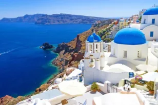 Τουρισμός 2025: Πλεόνασμα 20,29 δισ. ευρώ στο ταξιδιωτικό ισοζύγιο