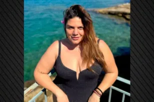 Δανάη Μπάρκα: Καλωσόρισε το καλοκαίρι με μαγιό και φόντο τη θάλασσα