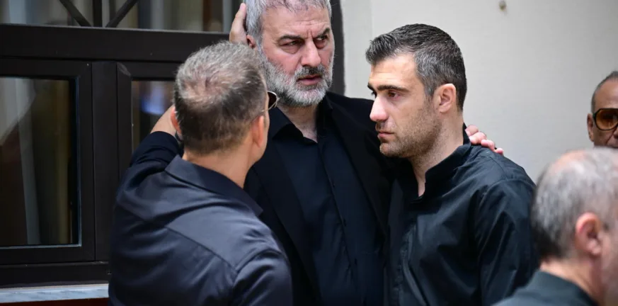 Ο αθλητικός κόσμος στο πλευρό του Δέλλα στην κηδεία της Μαστροκώστα, ήταν εκεί συμπαίκτες του το 2004 και αντίπαλοι στα γήπεδα, ΦΩΤΟ