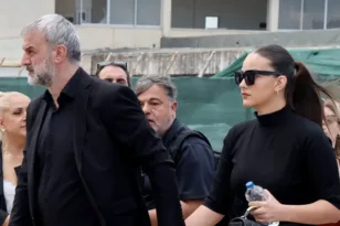 «Θα είμαι πάντα δεμένος μαζί σου, μα τα δικά σου δεσμά έγιναν φτερά για πετάξεις ψηλά»