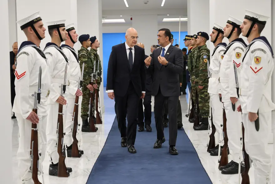 Δένδιας: Συνάντηση με τον υπουργό Άμυνας των ΗΑΕ για τη στρατηγική συνεργασία