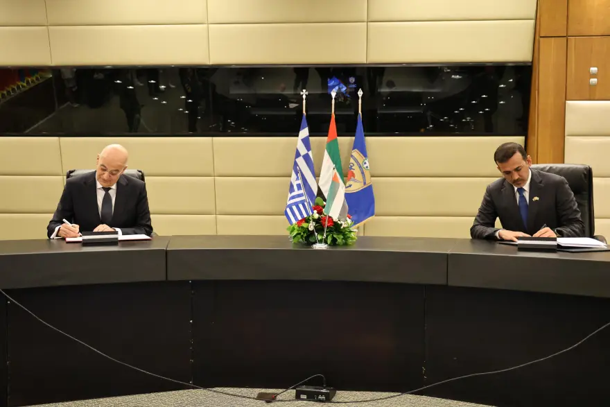 Δένδιας: Συνάντηση με τον υπουργό Άμυνας των ΗΑΕ για τη στρατηγική συνεργασία