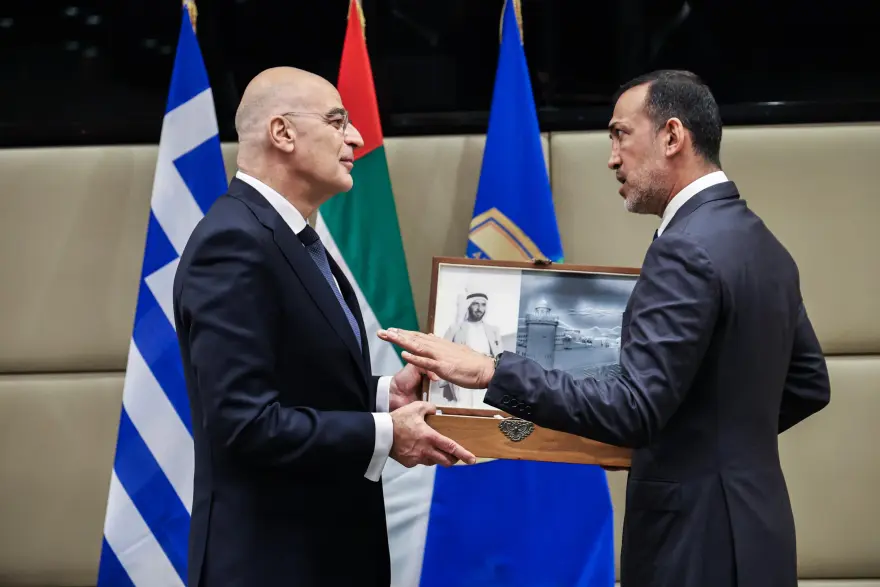 Δένδιας: Συνάντηση με τον υπουργό Άμυνας των ΗΑΕ για τη στρατηγική συνεργασία