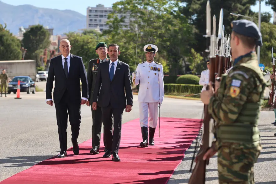 Δένδιας: Συνάντηση με τον υπουργό Άμυνας των ΗΑΕ για τη στρατηγική συνεργασία