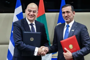 Δένδιας: Συνάντηση με τον υπουργό Άμυνας των ΗΑΕ για τη στρατηγική συνεργασία
