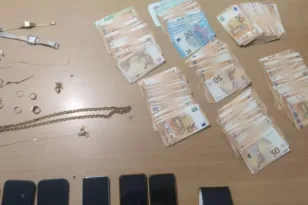 Δομοκός: Της πήραν χρήματα και χρυσαφικά παριστάνοντας τον εφοριακό – 4 συλλήψεις
