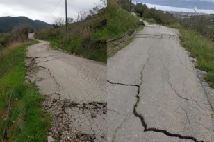 Πάτρα: Επικίνδυνοι δρόμοι από Συχαινά έως Βελβίτσι – Eντονα σημάδια καθίζησης και ρηγματώσεις