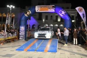 Ράλι Αχαιός: Και τα 35 πληρώματα πέρασαν την ράμπα εκκίνησης