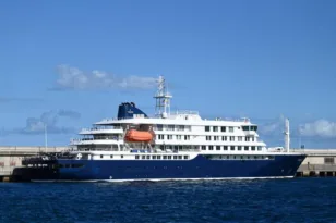 MV Hondius: Έδεσε στο Ρότερνταμ το κρουαζιερόπλοιο με κρούσματα χανταϊού