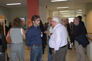 Πάτρα: Η έκθεση «Τυπογραφίας ίχνη» άνοιξε έναν ζωντανό διάλογο για μνήμη, τέχνη και πόλη