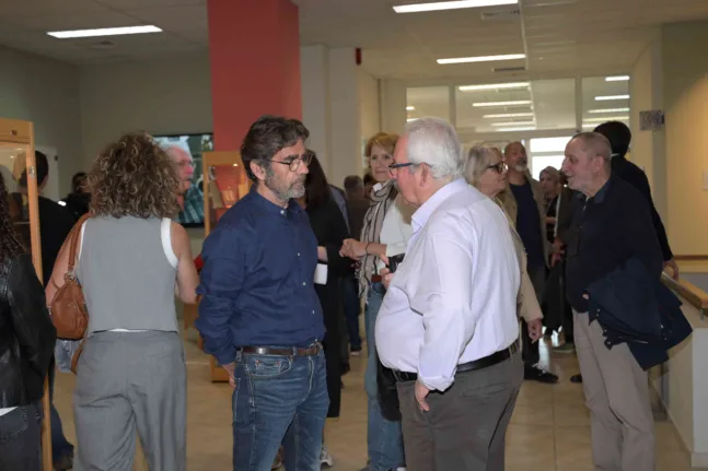 Πάτρα: Η έκθεση «Τυπογραφίας ίχνη» άνοιξε έναν ζωντανό διάλογο για μνήμη, τέχνη και πόλη