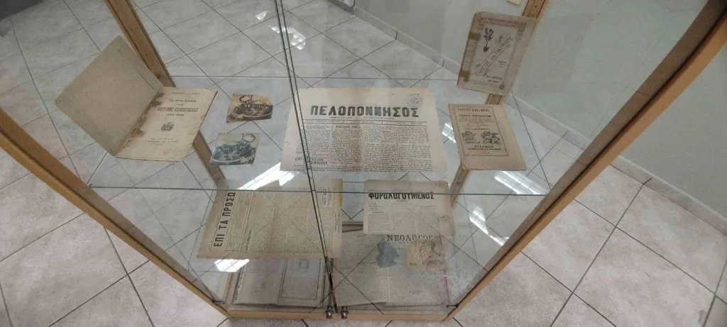 Πάτρα: Η έκθεση «Τυπογραφίας ίχνη» άνοιξε έναν ζωντανό διάλογο για μνήμη, τέχνη και πόλη