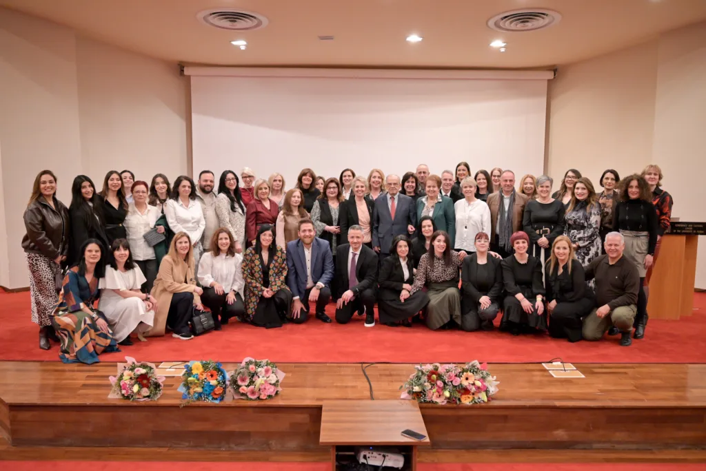 60 χρόνια Εκπαιδευτικός Όμιλος Κουτσαντώνη: Συγκίνηση και απονομή πτυχίων στο Συνεδριακό Κέντρο Πατρών