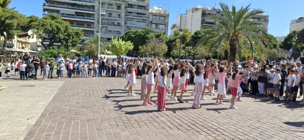«Απλώνω ευτυχία με πράξεις» – Μια ξεχωριστή δράση αγάπης, προσφοράς και δημιουργίας στην Πάτρα