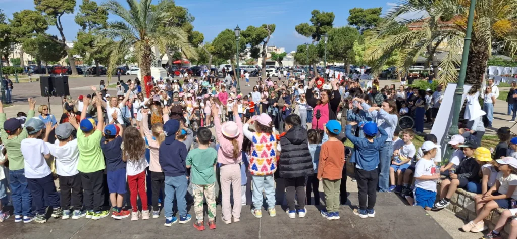 «Απλώνω ευτυχία με πράξεις» – Μια ξεχωριστή δράση αγάπης, προσφοράς και δημιουργίας στην Πάτρα