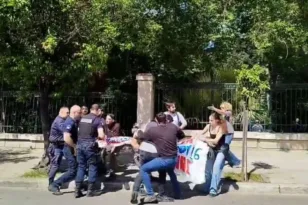 Μαξίμου: Ένταση στη φοιτητική συγκέντρωση για το άρθρο 16 και την Παιδεία