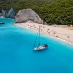 Conde Nast Traveller: Η ελληνική παραλία που χαρακτήρισε ως τη δεύτερη καλύτερη στον κόσμο