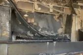«Έχω δανειστεί για να το φτιάξω, θα άνοιγα σε 5 ημέρες», απογοητευμένος ο περιπτεράς, που του έκαψαν το μαγαζί στη Γαστούνη