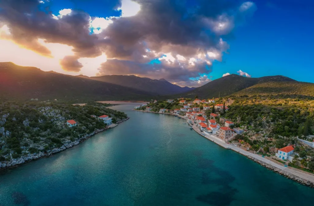 Δεν έχεις κλείσει ακόμα για το Τριήμερο; 4 ιδανικές διαδρομές για road trip της τελευταίας στιγμής! Δεν έχεις κλείσει ακόμα για το Τριήμερο; 4 ιδανικές διαδρομές για road trip της τελευταίας στιγμής!