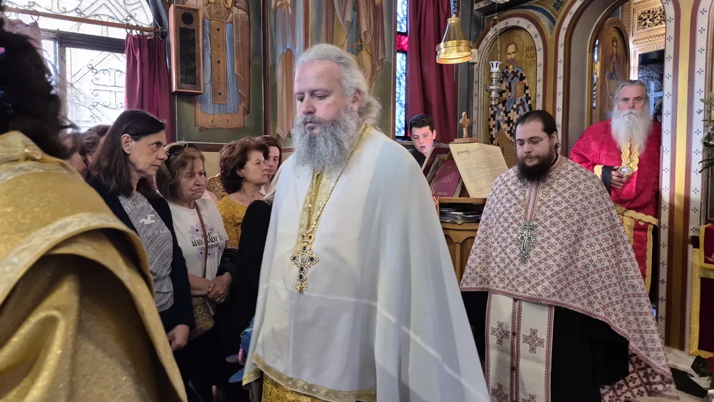 Με λαμπρότητα η γιορτή της Αγίας Ειρήνης στην Πάτρα και μεγάλη λιτανεία στον Ριγανόκαμπο ΦΩΤΟ