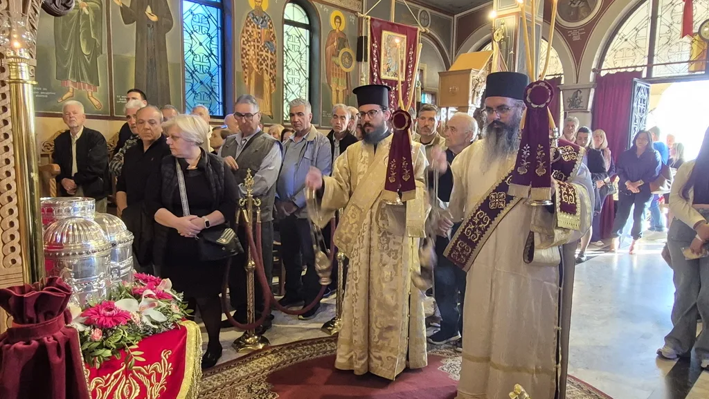 Με λαμπρότητα η γιορτή της Αγίας Ειρήνης στην Πάτρα και μεγάλη λιτανεία στον Ριγανόκαμπο ΦΩΤΟ