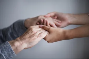Πώς το οικονομικό στρες επηρεάζει τη γήρανση