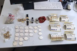 Απίστευτη ανακάλυψη στο Βερολίνο: Παιδί βρήκε χρυσό, ρολόγια και 6.000 ευρώ