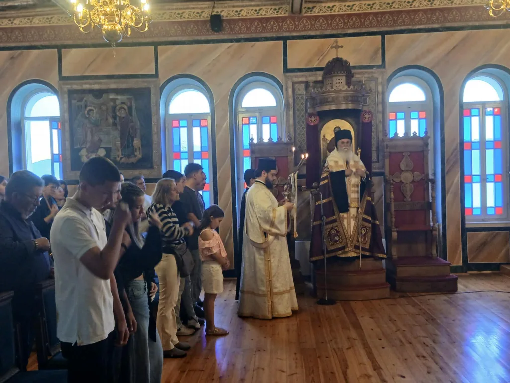 Αίγιο: Μια «αγκαλιά» για τους μαθητές των Πανελλαδικών - Παράκληση στην Παναγιά την Τρυπητή Αίγιο: Μια «αγκαλιά» για τους μαθητές των Πανελλαδικών - Παράκληση στην Παναγιά την Τρυπητή