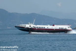«Ήλιδα Ντόλφιν»: Μηχανική βλάβη σε ιπτάμενο δελφίνι που πήγαινε στους Παξούς