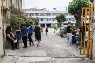 Στα θρανία για γραπτές εξετάσεις για τα Λύκεια – Στις 29 Μαΐου οι Πανελλαδικές