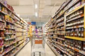 Τι σημαίνει η «συμφωνία κυρίων» για τις τιμές στα τρόφιμα και ποια προϊόντα αφορά
