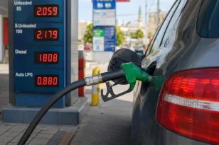 Καύσιμα: Νέο σοκ στην αντλία με τη βενζίνη πάνω από τα 2 ευρώ