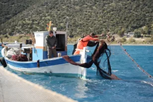 Αιγαίο: Νέα τουρκική πρόκληση, απείλησαν ψαράδες με «πενηντάρι» πολυβόλο