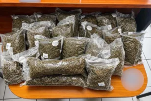 Συνελήφθη άνδρας με σχεδόν πέντε κιλά κάνναβης στη Θεσσαλονίκη, εκκρεμούσε ένταλμα για κλοπές